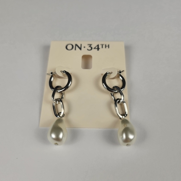 On 34th Imitation Pearl Drop Earrings Linear Chain Silver Chunky - Picture 1 of 4